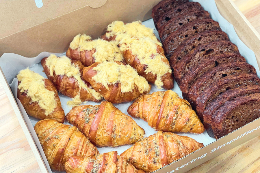 Box Bánh Bò Nướng, Croissant Chà Bông, Croissant Bơ Tỏi 2