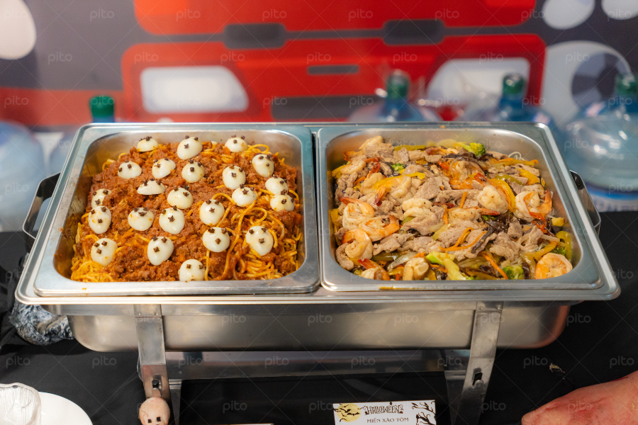 Tiệc Buffet Halloween Cuộc Chiến Zombie