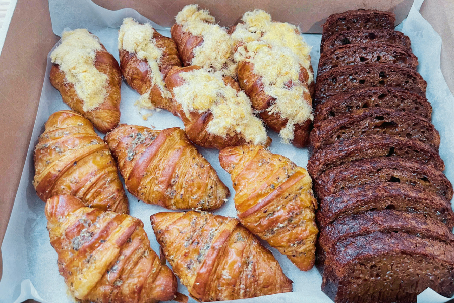 Box Bánh Bò Nướng, Croissant Chà Bông, Croissant Bơ Tỏi 5