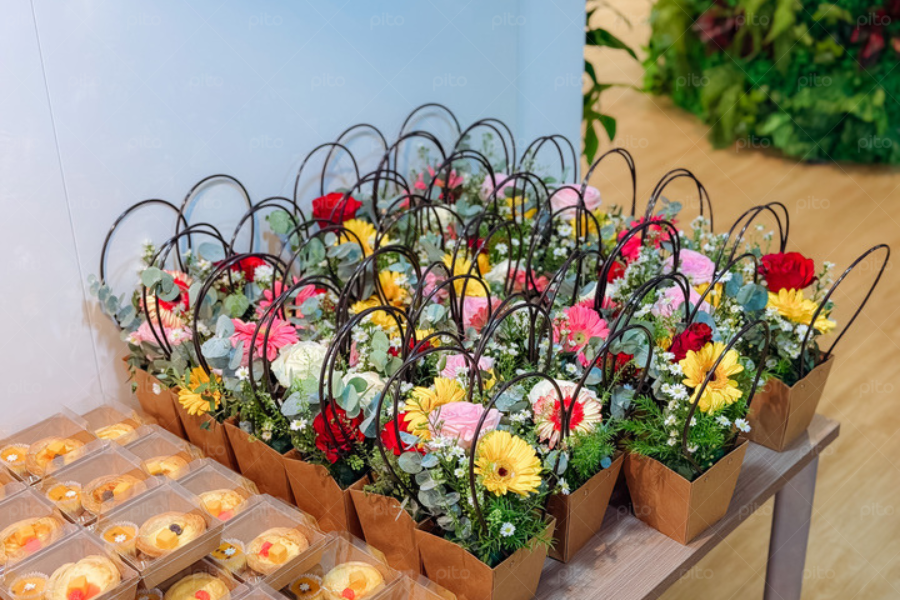 Giỏ Hoa Mini Kèm Box Bánh 2