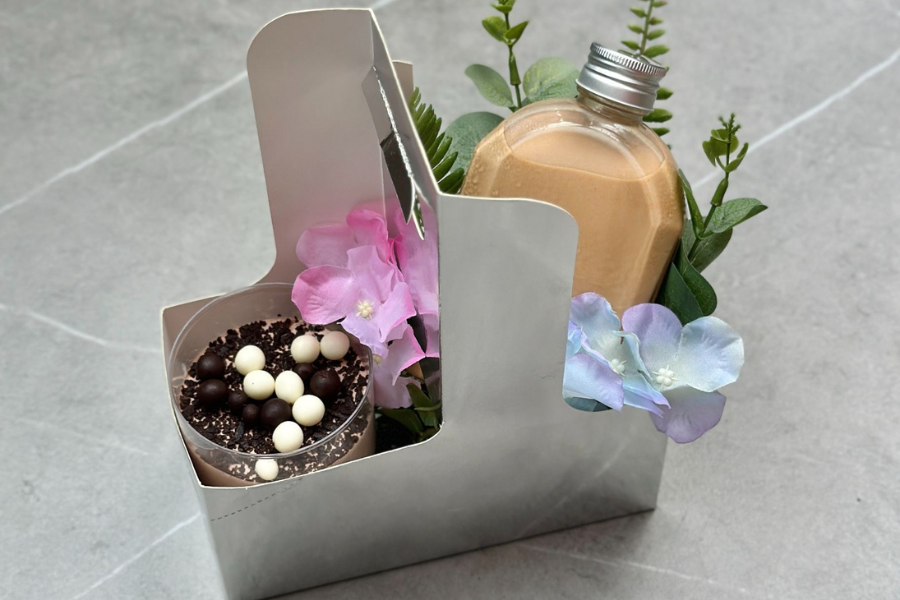 Gift Box Nước Và Bánh Mousse