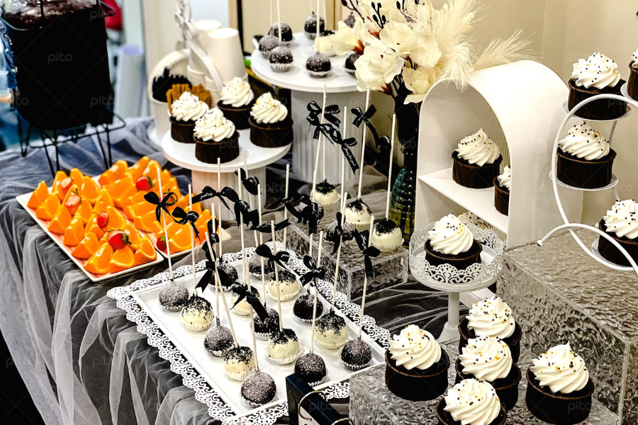 Tiệc Tea Break Decor Màu Trắng Và Đen 2