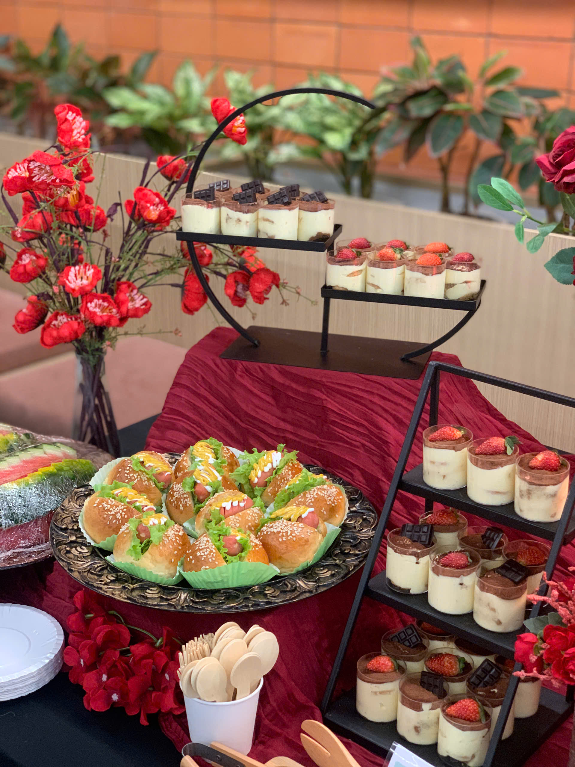 Tiệc Teabreak Sắc Đỏ 2