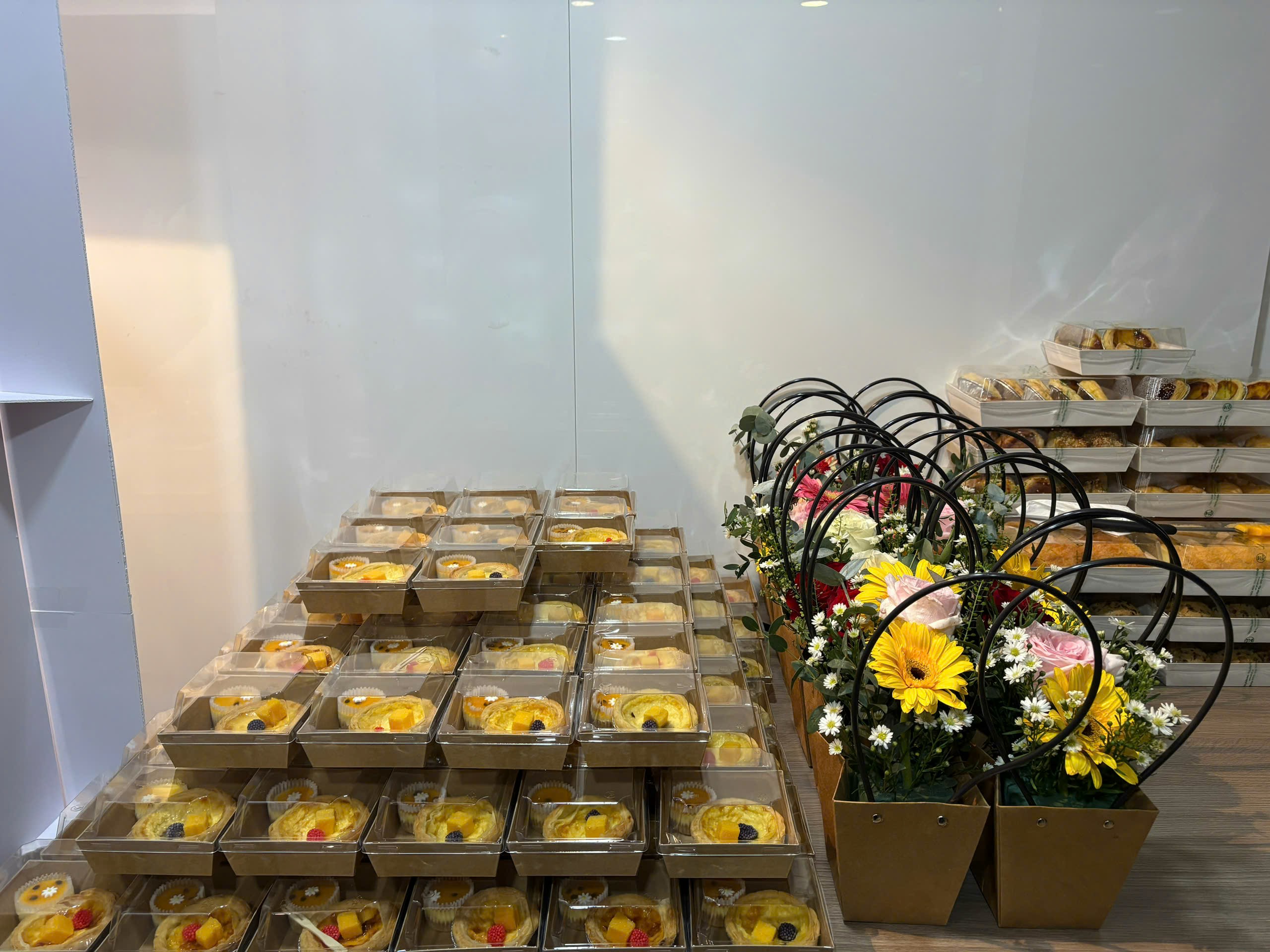Giỏ Hoa Mini Kèm Box Bánh 4