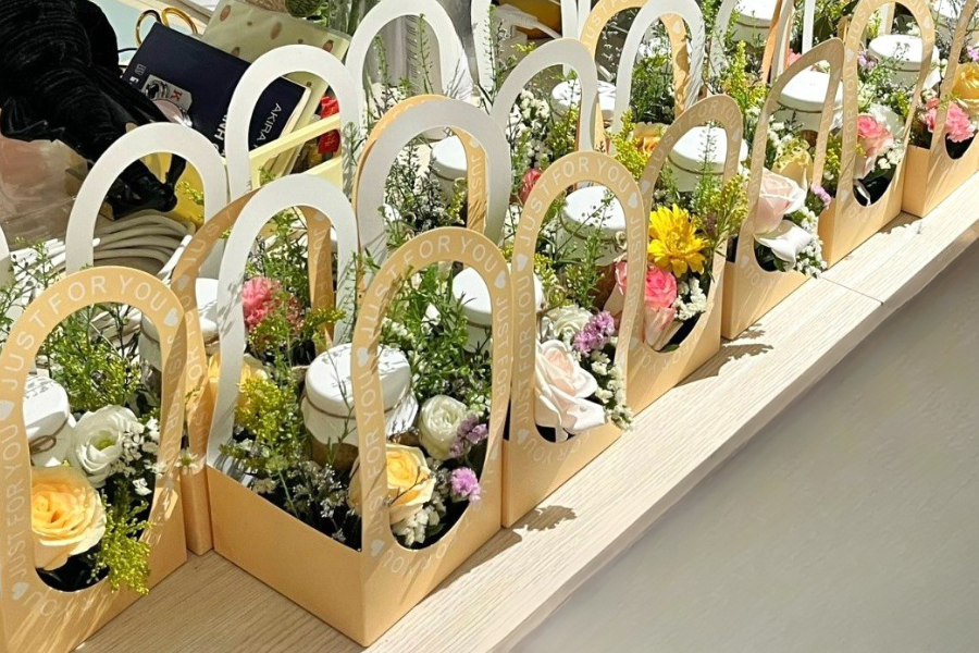 Gift Box Hoa Tươi Và Bánh Cookie 