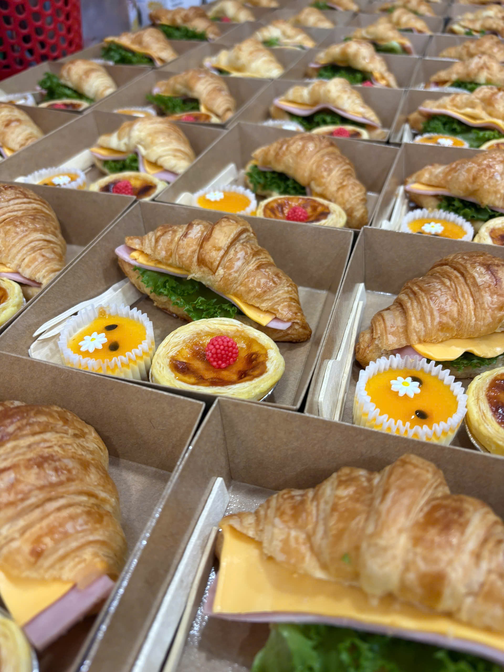 Box 3 Bánh Croissant Ham Cheese Tart Trứng Cheese Cake Chanh Dây 2