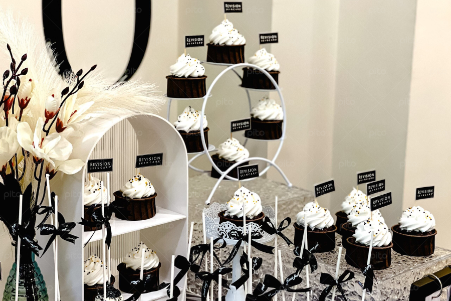 Tiệc Tea Break Decor Màu Trắng Và Đen 4