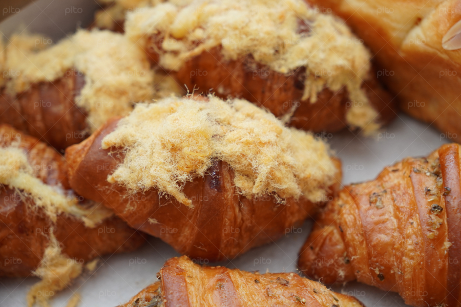 Box Bánh Mì Hoa Cúc, Croissant Chà Bông, Croissant Bơ Tỏi 3