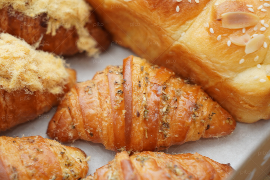 Box Bánh Bò Nướng, Croissant Chà Bông, Croissant Bơ Tỏi 4